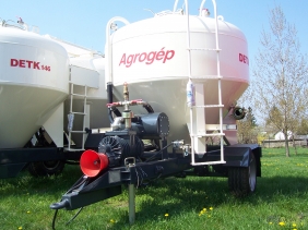 5-detk-143-traktorvontatasu-takarmanyszallito-tartalykocsik-th-4 5-detk-143-traktorvontatasu-takarmanyszallito-tartalykocsik-th-4